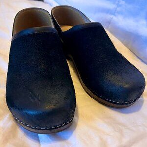 Dansko Brenna Clog – Black Burnished Suede – Size 39